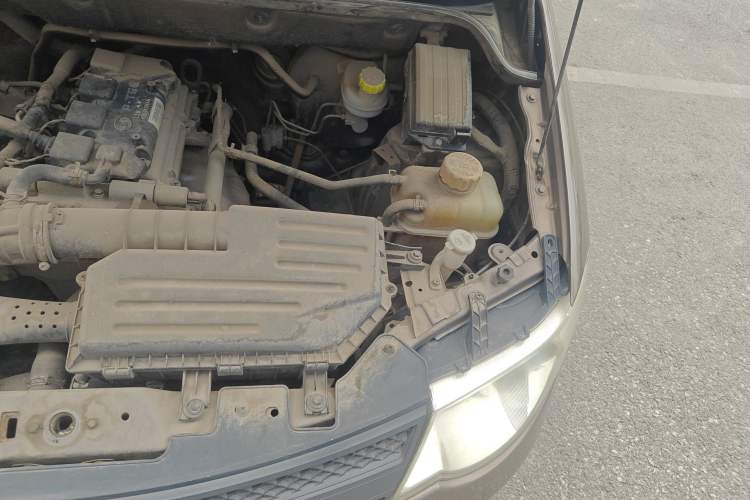 Used Wuling Hongguang 2015 1.5L S Basic Version China V Standard Engine Bay Left