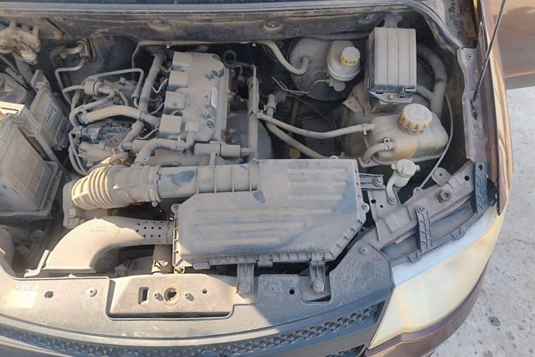 Used Wuling Hongguang 2015 1.5L S Base Model China IV Engine Bay Left