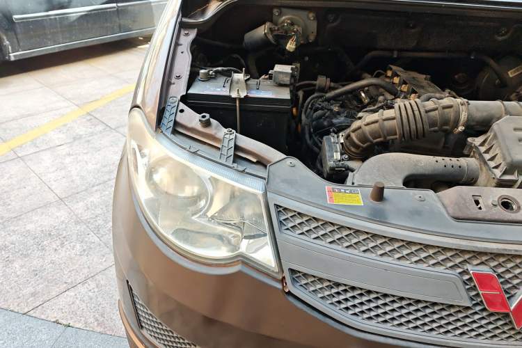 Used Wuling Hongguang 2015 1.5L S Basic Version China V Standard Engine Bay Right
