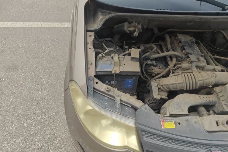 Used Wuling Hongguang 2015 1.5L S Basic Version China V Standard Engine Bay Right