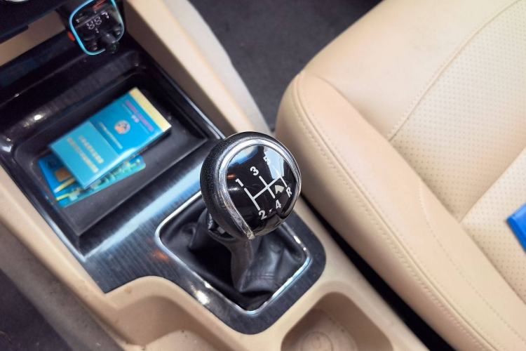 Used Wuling Hongguang 2015 1.5L S1 Luxury National Emission Standard V Gear Lever