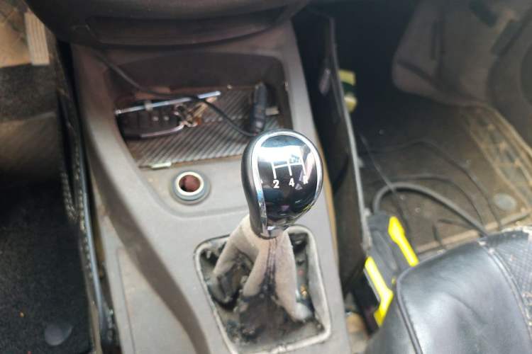 Used Wuling Hongguang 2015 1.2L S Base Model China V Standard Gear Lever