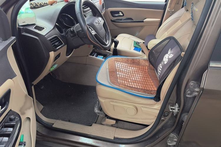 Used Wuling Hongguang 2015 1.5L S1 Luxury National Emission Standard V Interior 3