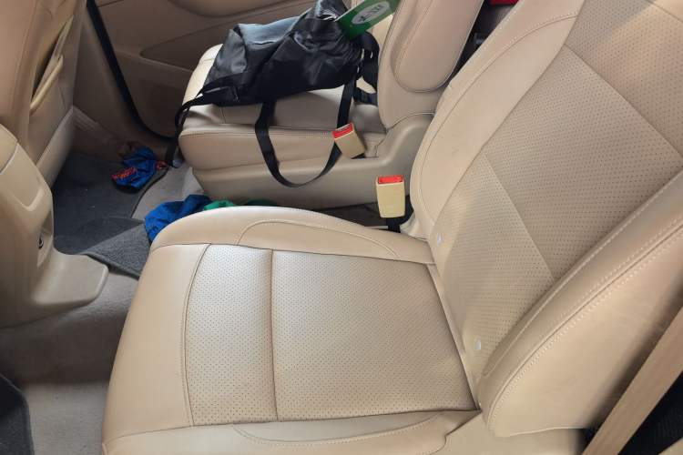 Used Wuling Hongguang 2015 1.5L S1 Luxury National Emission Standard V Interior 4