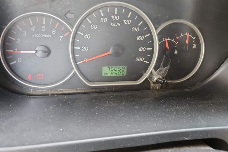 Used Wuling Hongguang 2015 1.2L S Base Model China V Standard Odometer Close Up