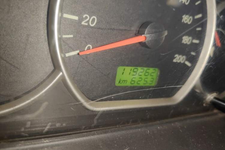 Used Wuling Hongguang 2015 1.5L S Basic Version China V Standard Odometer Close Up