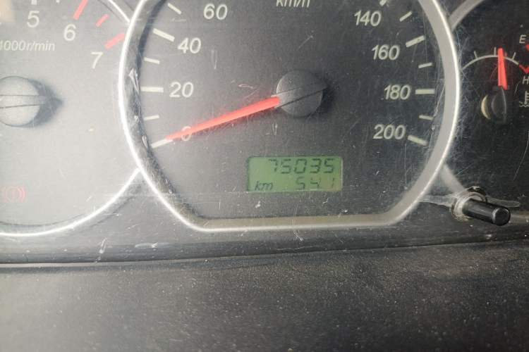Used Wuling Hongguang 2015 1.5L S Basic Version China V Standard Odometer Close Up