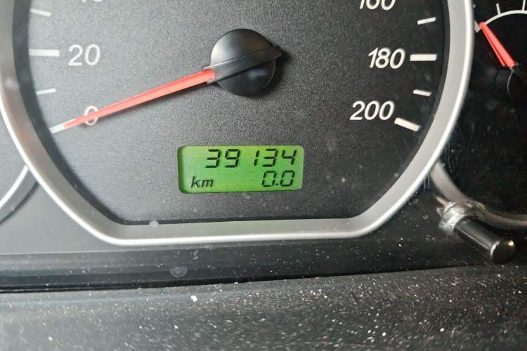 Used Wuling Hongguang 2015 1.5L S Basic Version China V Standard Odometer Close Up