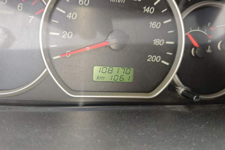 Used Wuling Hongguang 2015 1.2L S Base Model China V Standard Odometer Close Up