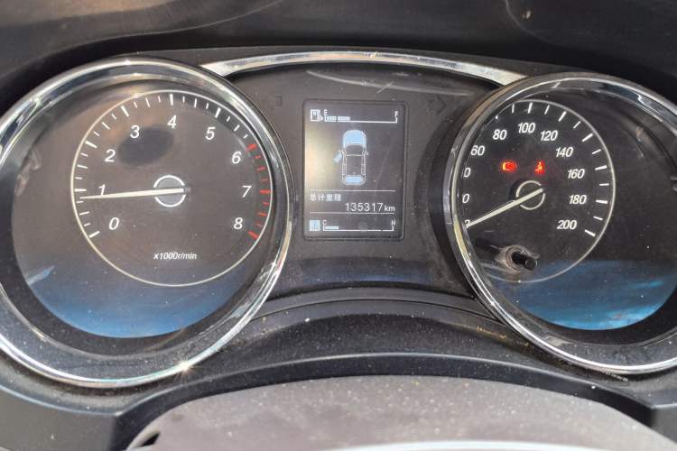 Used Wuling Hongguang 2015 1.5L S1 Luxury National Emission Standard V Odometer Close Up