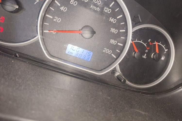 Used Wuling Hongguang 2015 1.5L S Base Model China IV Odometer Close Up