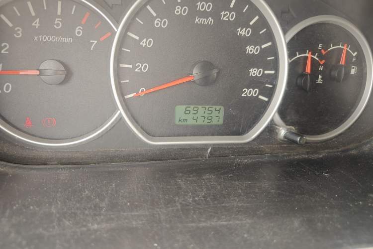 Used Wuling Hongguang 2015 1.5L S Basic Version China V Standard Odometer Close Up