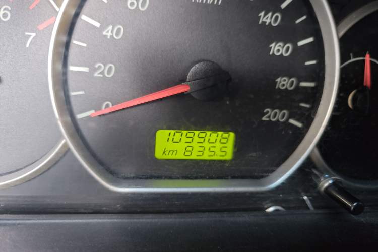 Used Wuling Hongguang 2015 1.2L S Base Model China V Standard Odometer Close Up