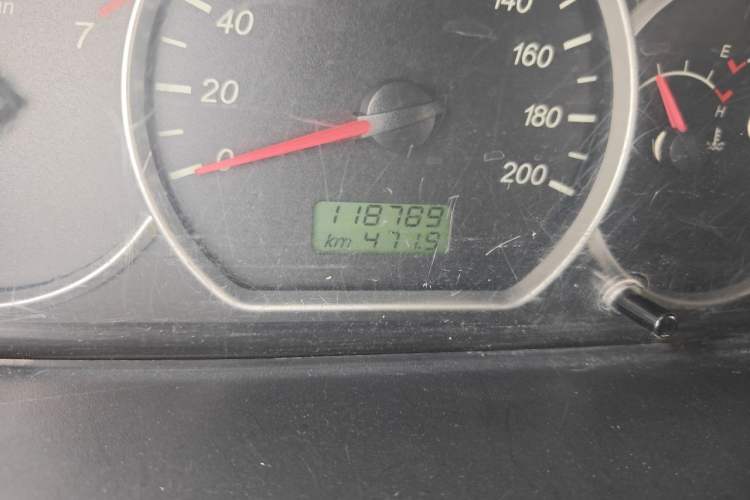 Used Wuling Hongguang 2015 1.2L S Base Model China V Standard Odometer Close Up