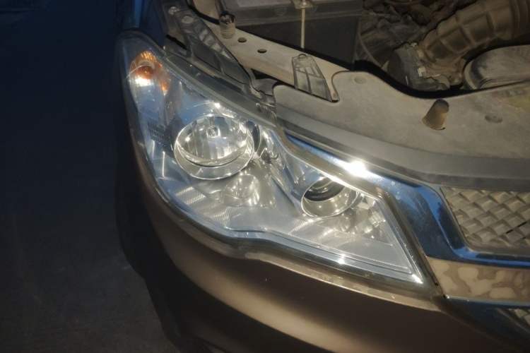 Used Wuling Hongguang 2015 1.5L S1 Standard China V-Emission Standards Right Front Headlight