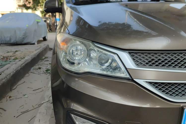 Used Wuling Hongguang 2015 1.5L S1 Standard China V-Emission Standards Right Front Headlight