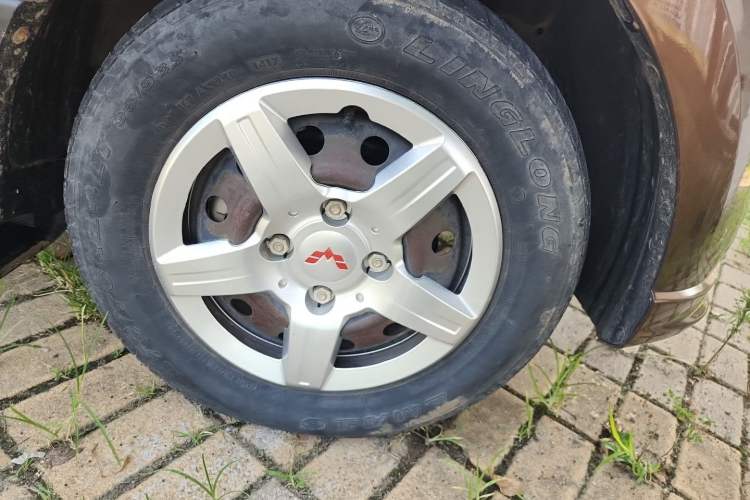 Used Wuling Hongguang 2015 1.2L S Base Model China V Standard Right Front Wheel Hub
