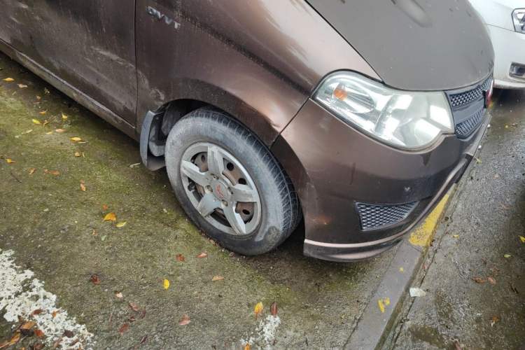 Used Wuling Hongguang 2015 1.5L S Basic Version China V Standard Right Front Wheel Hub