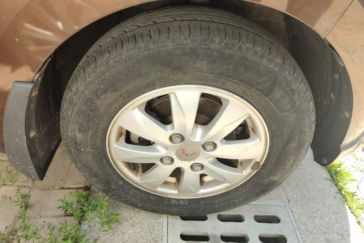 Used Wuling Hongguang 2015 1.5L S Base Model China IV Right Front Wheel Hub