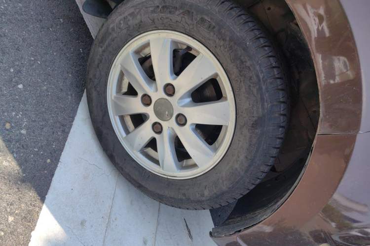 Used Wuling Hongguang 2015 1.2L S Base Model China V Standard Right Front Wheel Hub