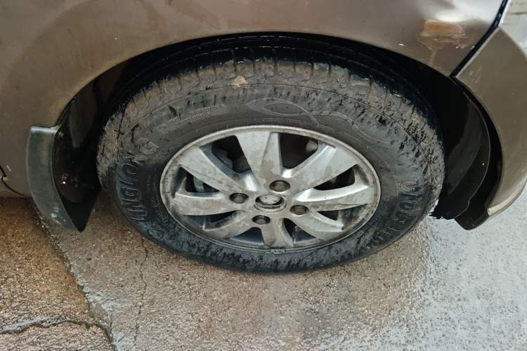 Used Wuling Hongguang 2015 1.5L S Base Model China IV Right Front Wheel Hub