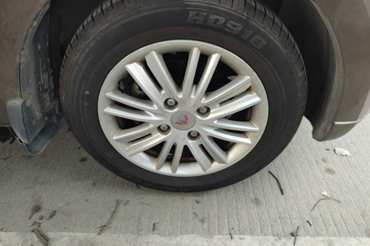 Used Wuling Hongguang 2015 1.5L S1 Standard China V-Emission Standards Right Front Wheel Hub
