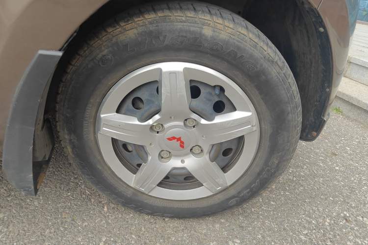 Used Wuling Hongguang 2015 1.5L S Basic Version China V Standard Right Front Wheel Hub