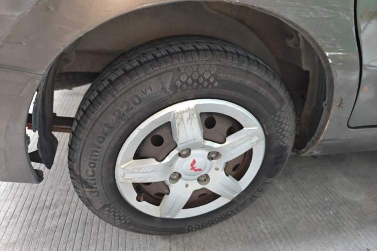 Used Wuling Hongguang 2015 1.2L S Base Model China V Standard Right Front Wheel Hub