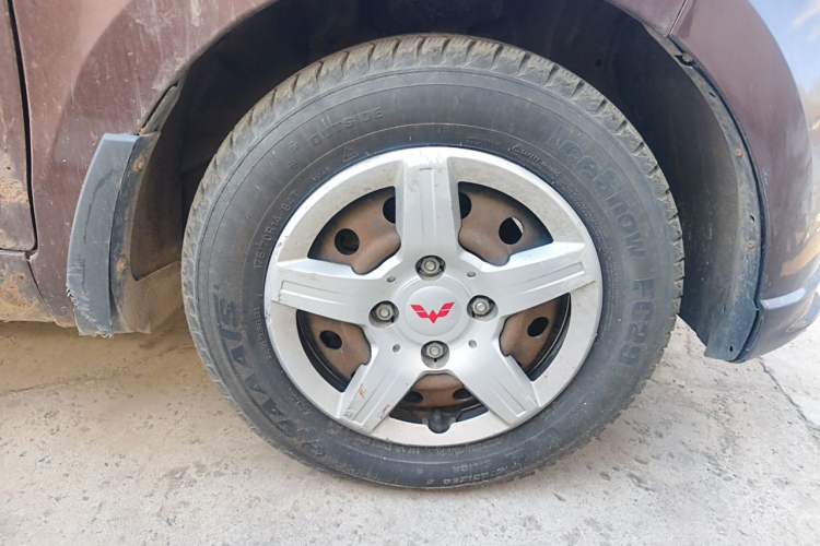 Used Wuling Hongguang 2015 1.5L S Base Model China IV Right Front Wheel Hub