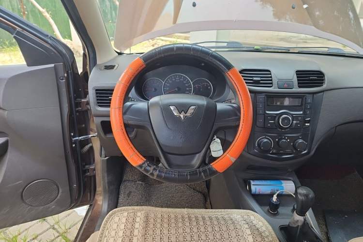 Used Wuling Hongguang 2015 1.2L S Base Model China V Standard Steering Wheel