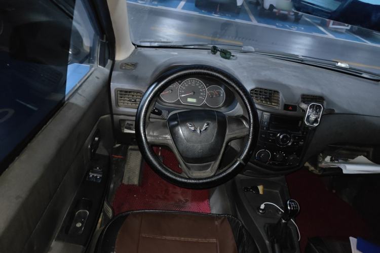 Used Wuling Hongguang 2015 1.2L S Base Model China IV Steering Wheel
