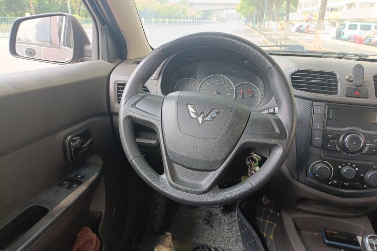 Used Wuling Hongguang 2015 1.5L S Basic Version China V Standard Steering Wheel