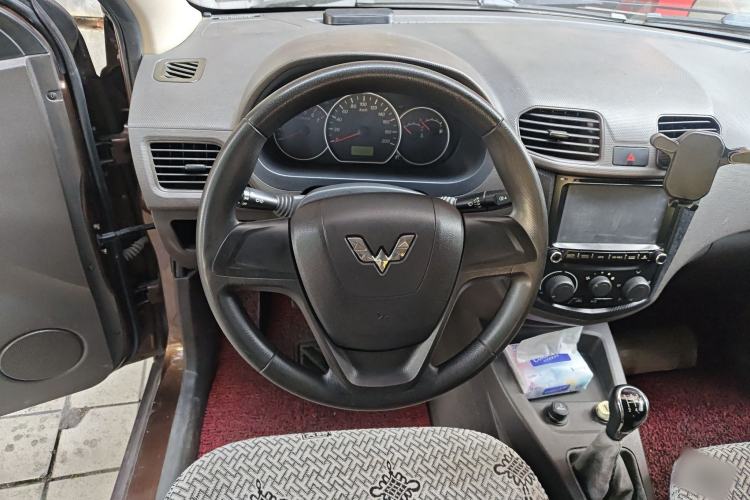 Used Wuling Hongguang 2015 1.5L S Base Model China IV Steering Wheel