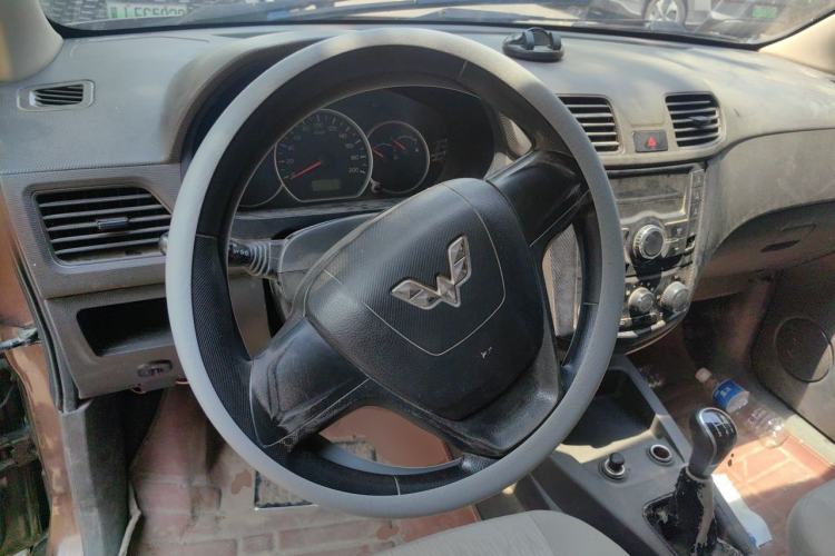 Used Wuling Hongguang 2015 1.2L S Base Model China V Standard Steering Wheel
