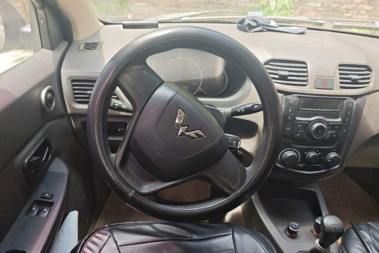 Used Wuling Hongguang 2015 1.2L S Base Model China V Standard Steering Wheel
