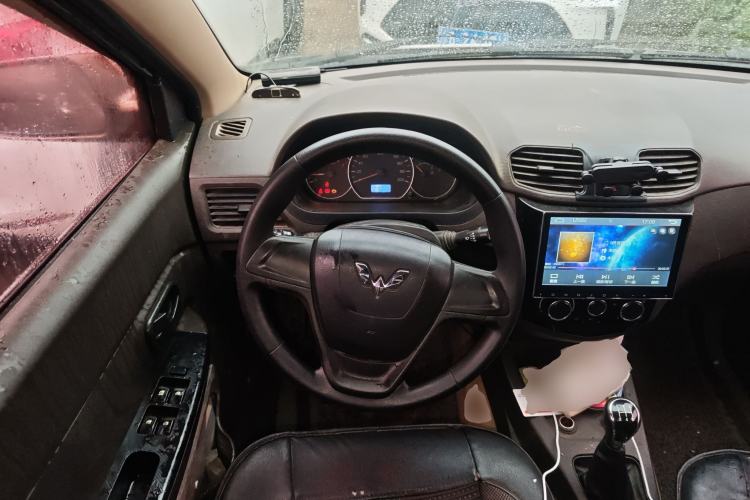 Used Wuling Hongguang 2015 1.5L S Base Model China IV Steering Wheel