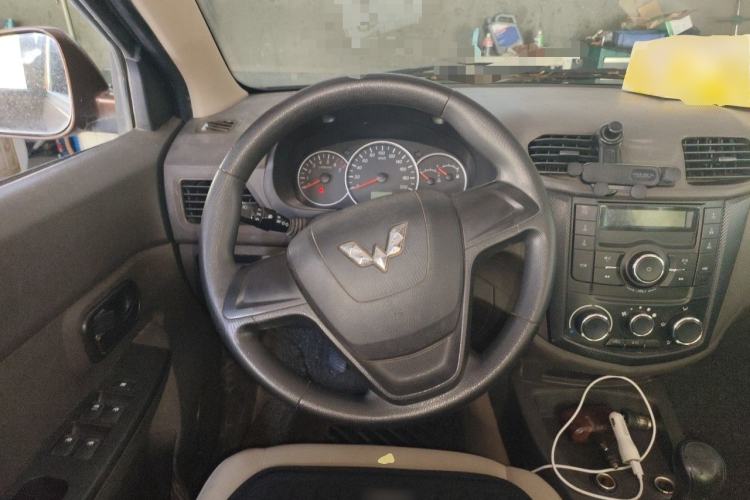 Used Wuling Hongguang 2015 1.5L S Base Model China IV Steering Wheel