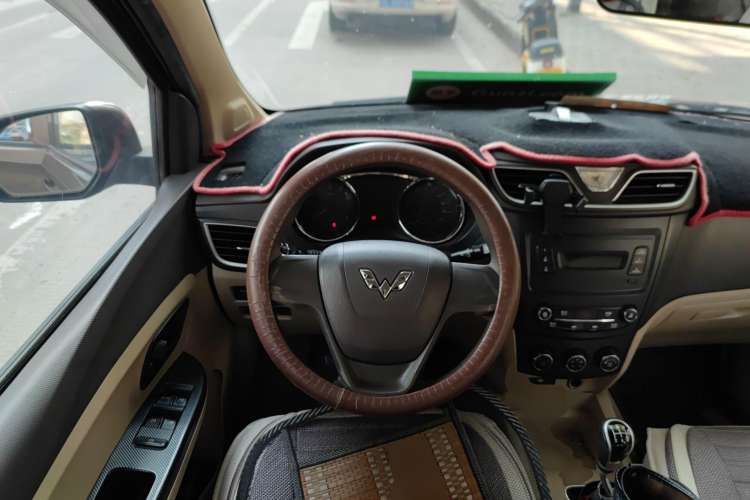 Used Wuling Hongguang 2015 1.5L S1 Standard China V-Emission Standards Steering Wheel