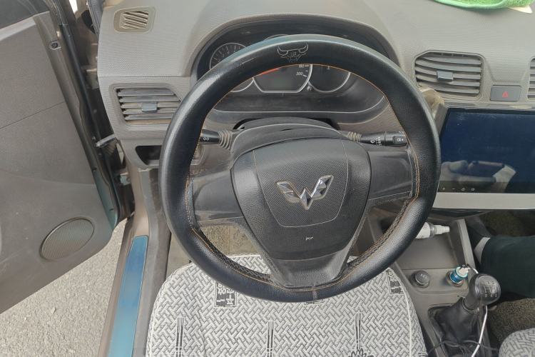 Used Wuling Hongguang 2015 1.5L S Basic Version China V Standard Steering Wheel