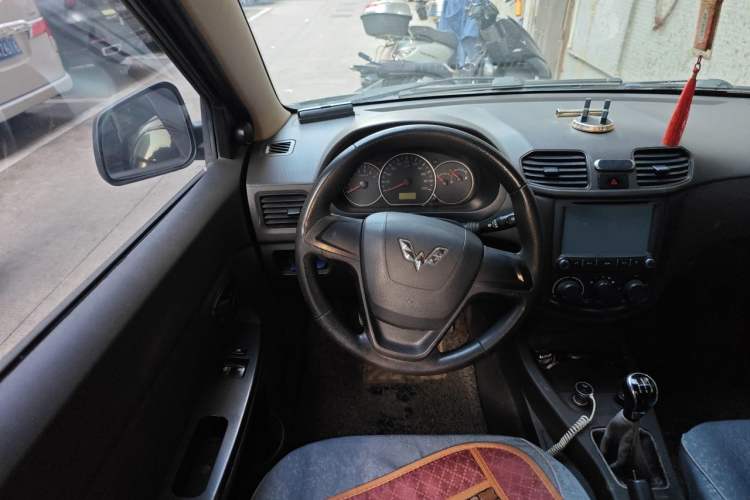 Used Wuling Hongguang 2015 1.2L S Base Model China V Standard Steering Wheel