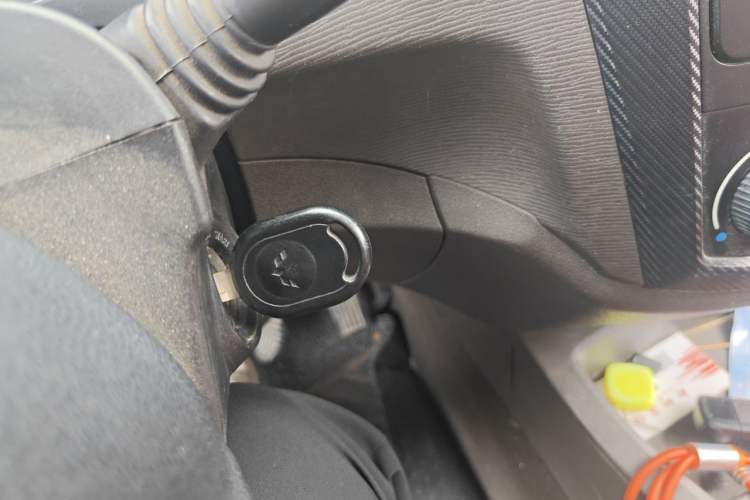 Used Wuling Hongguang 2015 1.2L S Base Model China V Standard Vehicle Key