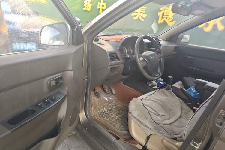 Used Wuling Hongguang 2015 1.5L S Base Model China IV Driver Seat