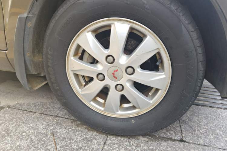 Used Wuling Hongguang 2015 1.5L S Base Model China IV Right Front Wheel Hub
