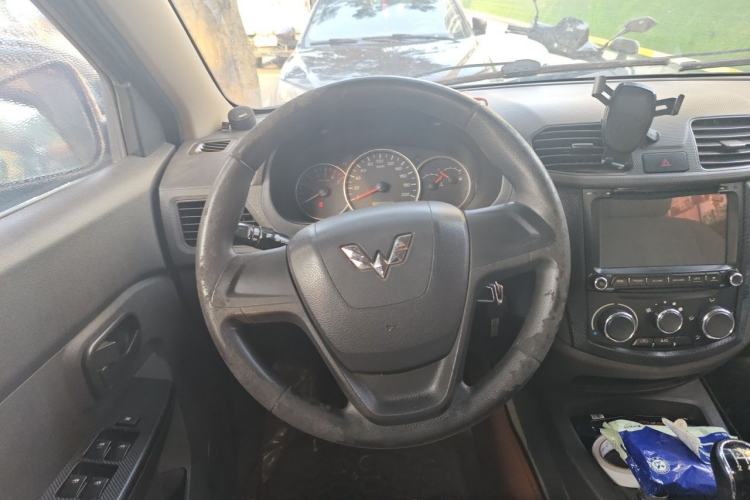 Used Wuling Hongguang 2015 1.5L S Base Model China IV Steering Wheel