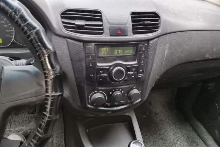 Used Wuling Hongguang 2015 1.5L S Basic Version China V Standard Audio And AC Panel