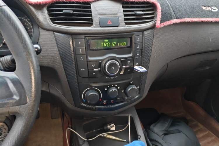 Used Wuling Hongguang 2015 1.5L S Basic Version China V Standard Audio And AC Panel