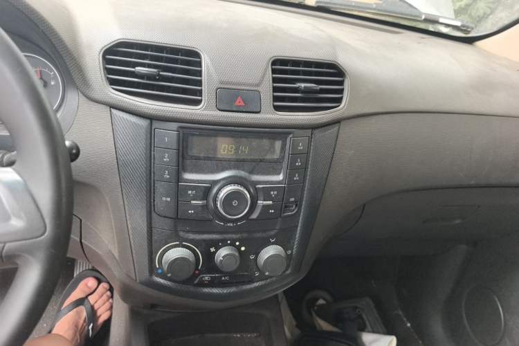 Used Wuling Hongguang 2015 1.2L S Base Model China IV Audio And AC Panel
