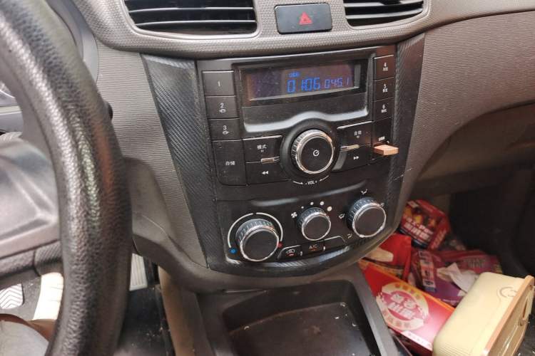 Used Wuling Hongguang 2015 1.5L S Basic Version China V Standard Audio And AC Panel
