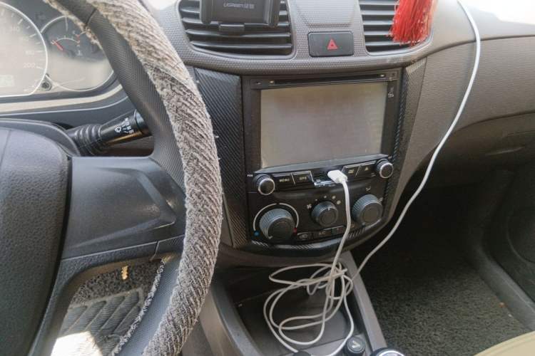 Used Wuling Hongguang 2015 1.5L S Basic Version China V Standard Audio And AC Panel