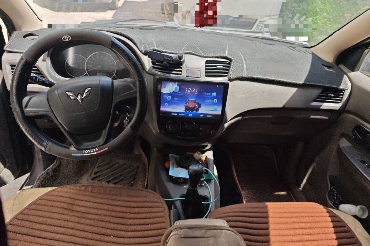 Used Wuling Hongguang 2015 1.2L S Base Model China V Standard Center Console